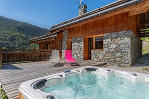 Bain à remous extérieur