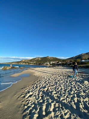 Plage de Sant’Ambroggio 
3 mins à pieds de la maison 