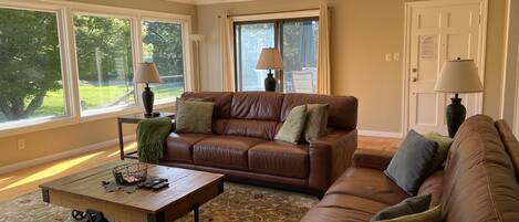 Large spacious great room with 2 full size sofas and expansive views of Hood Mtn