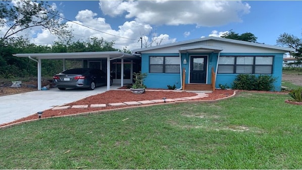 Bahama Blue Cottage 