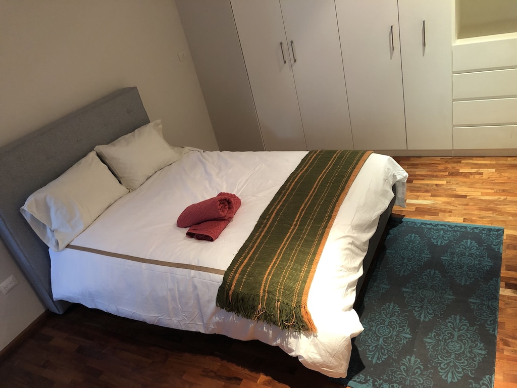 VRBO Mexico City: bed in a bedroom
