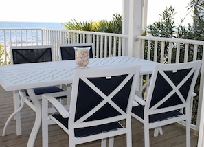 outdoor dining on lower deck