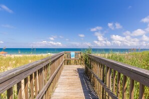 Vue sur la plage ou l’océan