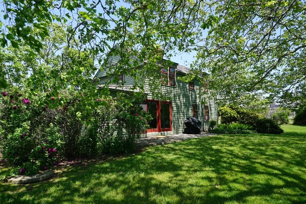 124 Sakonnet Point Road - back of house