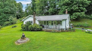 Welcome to New River Farmhouse in Laurel Springs NC!