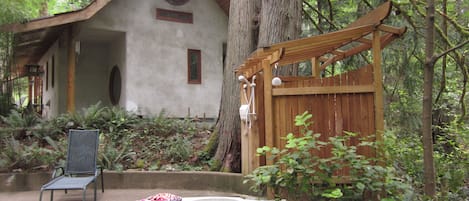 Hot tub view of cottage and shower temple
