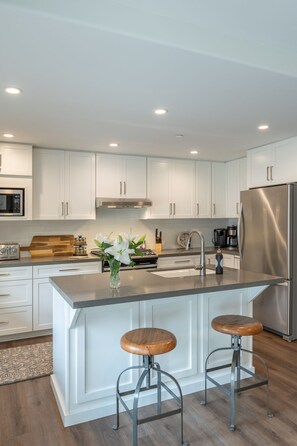 Chef granite kitchen! Bar seating. 