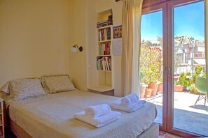 Sunny Top Floor Studio/ Excellent Athens view