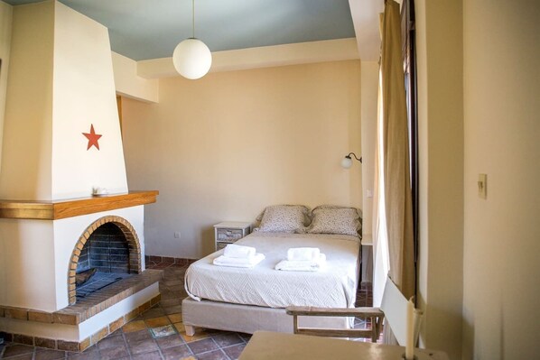 Sunny Top Floor Studio/ Excellent Athens view
