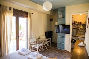 Sunny Top Floor Studio/ Excellent Athens view