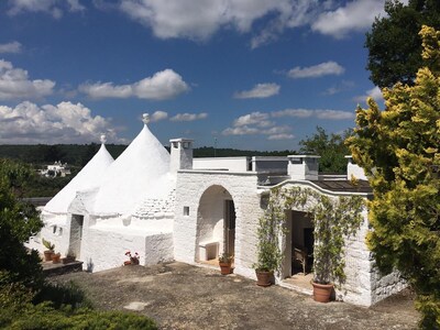 TRULLO BIANCO with private pool, between Ostuni and Cisternino