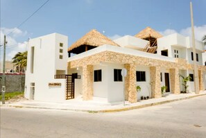 Welcome to Casa Mango (corner view)