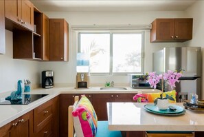 Full kitchen