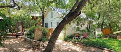 Gorgeous 1940s cottage - Great Social Distancing