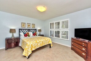 Second Bedroom with Queen bed and TV