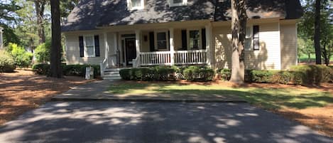 Stunning House on Lake Oconee and 9th hole of Great Waters course