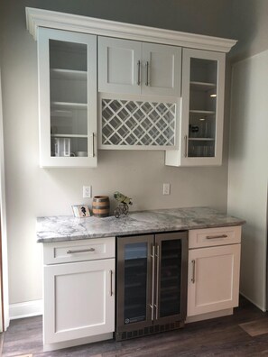 Bar in kitchen for morning and evening drinks!