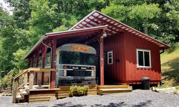 Bear Wall'r Bus and bunk house