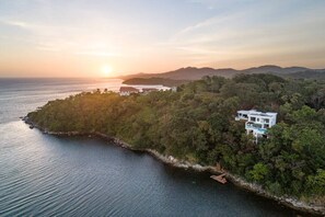 Arial view of Añoranza showing the sunrise and east end or Roatan