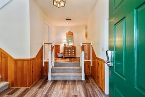 2 Lower Level-Entry-_DSC7536