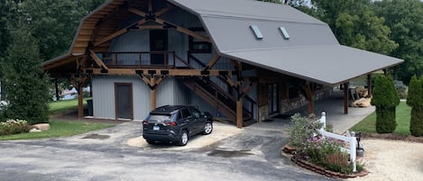 UPDATED! COVERED PATIO AND HOT TUB!!