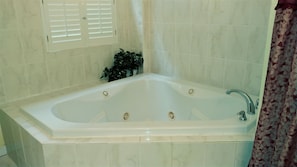 Jacuzzi Tub