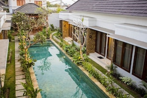 Big Villa 12 BR Sleeps 24+ Near Seminyak