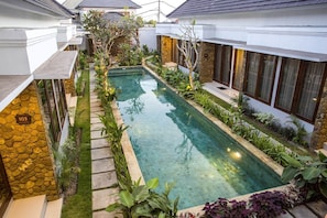 Big Villa 12 BR Sleeps 24+ Near Seminyak