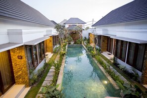 Big Villa 12 BR Sleeps 24+ Near Seminyak