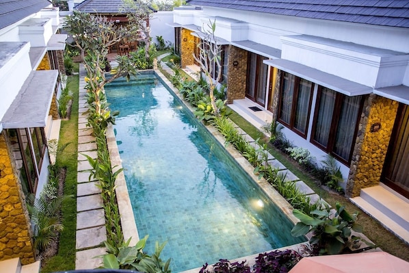 Big Villa 12 BR Sleeps 24+ Near Seminyak