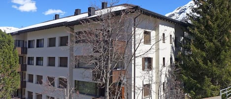 Propiedad, Casa, Edificio, Barrio Residencial, Arquitectura, Barrio, Bienes Raíces, By, Casa, Departamento