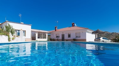 Villa in Macharaviaya - Großer Pool - Außenküche