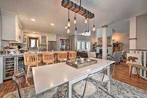 Dining Space | Dishware/Flatware