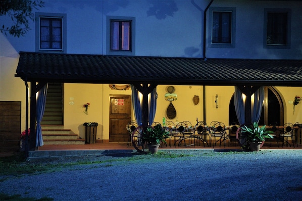 Haus, Eigentum, Zuhause, Gebäude, Beleuchtung, Gelb, Himmel, Nacht, Die Architektur, Grundeigentum
