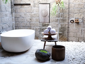 Cozy Wooden House In Canggu Resort