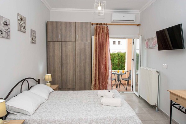 Lollas Studio 1 Acharavi Corfu Bedroom
