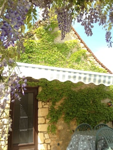 Cote du Grel cottage 4/6, swimming pool, private garden, fantastic location