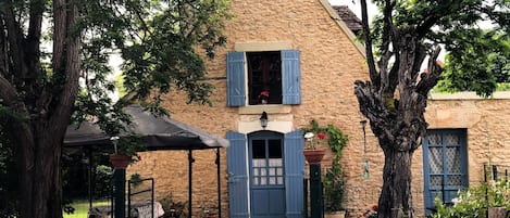 Entrance view of the cottage