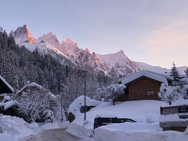 Le hameau du Lavancher de Chamonix. Une vue identique depuis l’appartement 