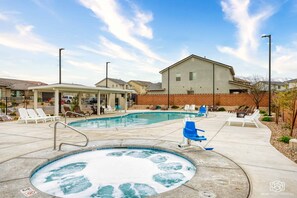 Ladera Community Pool and Hot Tub (2)