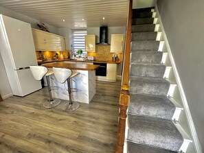 seating for 8 around table 