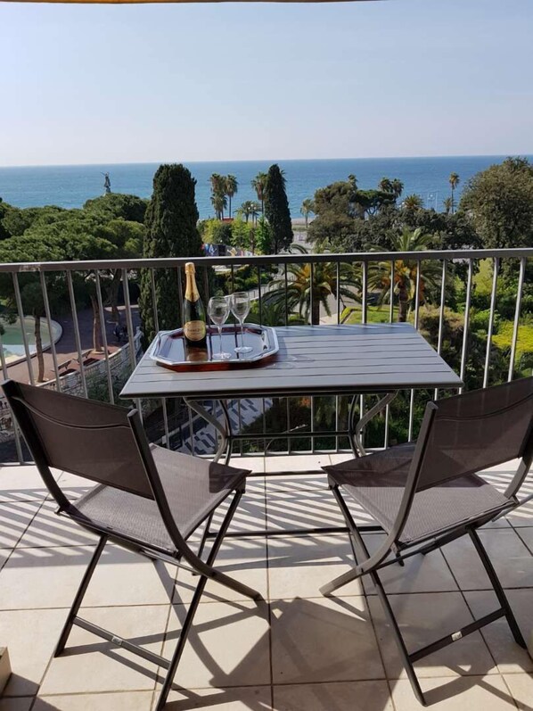 table for two balcony