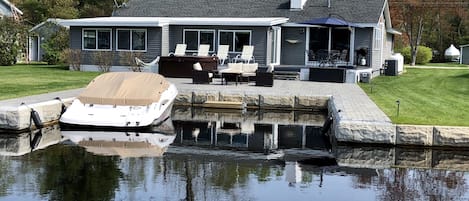 Park your boat right in the backyard.