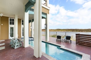 East-Facing Heated Pool & Spa with Privacy & Lake View. 1st Floor.