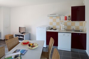 Make a quick meal in the kitchenette.