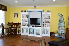 Extra table - perfect for puzzles & games