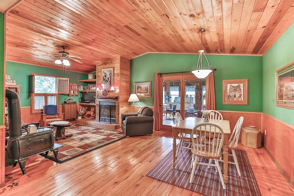 Living room/Dining room