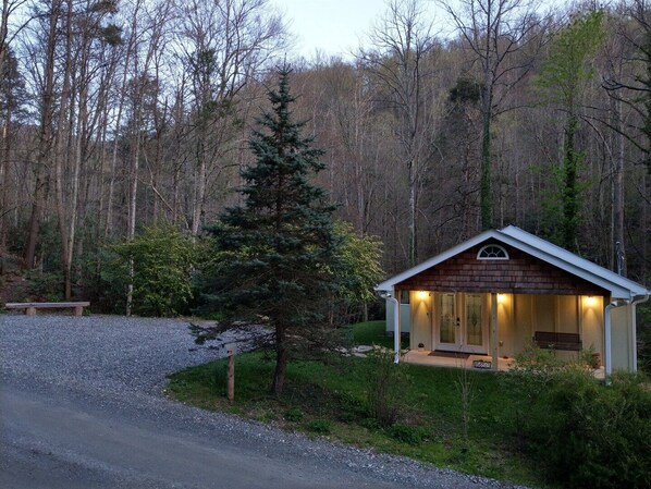 Welcome to Creekside Retreat!