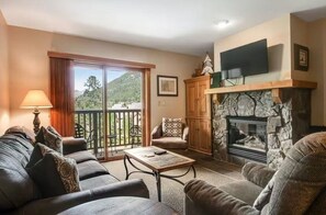 1 Bedroom at Red Hawk Lodge