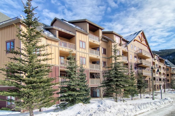 Red Hawk Lodge in River Run Village